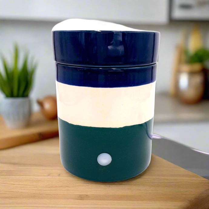 Fragrance & Soy Wax Warmer

Elevate the ambiance of your living space with our Fragrance Soy Wax Warmer. Delight in the luxurious scent of 